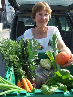 Mt A CSA Pick-up, by LJ, 2008 FCx (7), orange carrots and green vegetables Mt A CSA Pick-up, by LJ, 2008 FCx (7), orange carrots and green vegetables